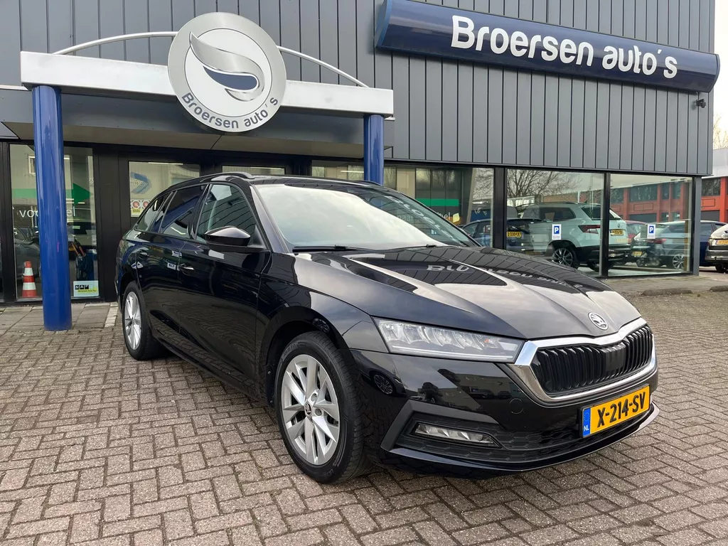 SKODA Octavia Combi 1.4 TSI iV 204pk PHEV DSG Business Edition met Stoel- en Stuurverwarming