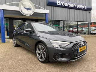 AUDI A3 Sportback 35 TFSI 150pk S-tronic Business Edition met 18", DigiDash en LED