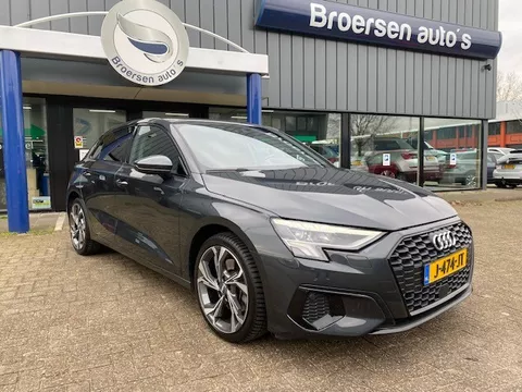AUDI A3 Sportback 35 TFSI 150pk S-tronic Business Edition met 18", DigiDash en LED